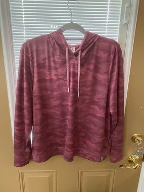 Free Country Women’s Rose Pink Camo Hooded Long-Sleeve Shirt